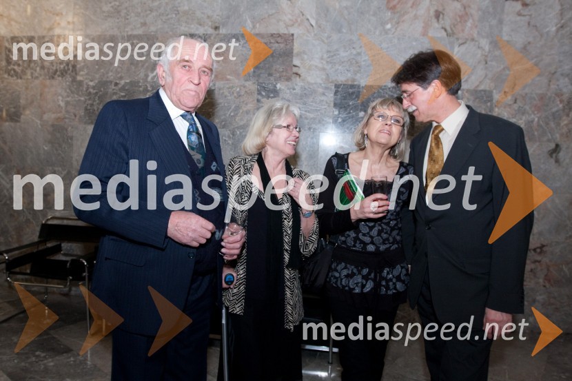 Tone Šolar, igralec, Teja Glažar, igralka, Minu Kjuder, igralka in dobitnica Borštnikovega prstana 2009 in Jožko Čuk, direktor Slovenskega narodnega gledališča (SNG) Nova GoricaStriček Vanja, premiera v SNG Nova Gorica