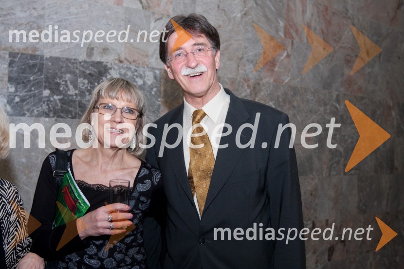 Minu Kjuder, igralka in dobitnica Borštnikovega prstana 2009 in Jožko Čuk, direktor Slovenskega narodnega gledališča (SNG) Nova GoricaStriček Vanja, premiera v SNG Nova Gorica