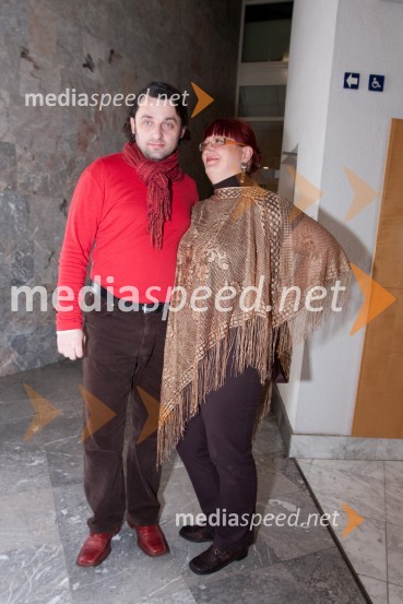 Gorazd Jakomini, igralec in soproga Dominika Weigl JakominiStriček Vanja, premiera v SNG Nova Gorica