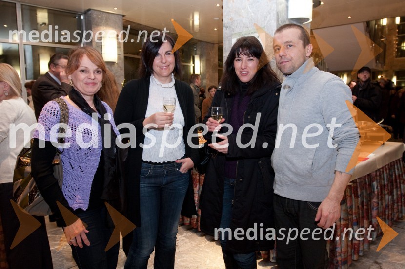 Nevenka Vrančič, igralka, Klavdija Figelj, Anja Medved, filmarka in Vlado HmeljakStriček Vanja, premiera v SNG Nova Gorica