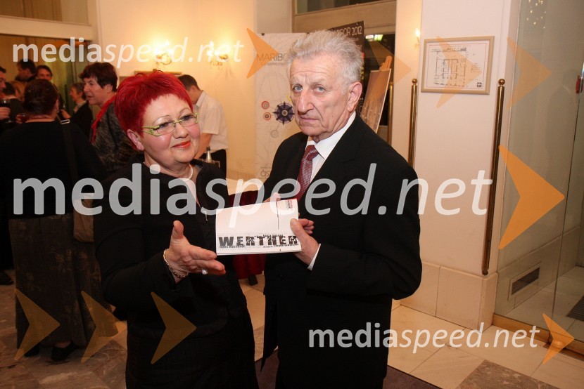 Zdenka Križanič, podpredsednica dobrodelnega združenja Koraki za korakce in Marjan Bačko, nekdanji igralecWerther, premiera opere v SNG Maribor