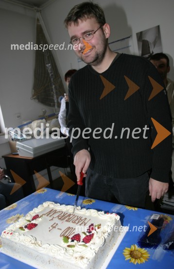 Namestnik odgovornega urednika revije Mariborčan Alan KavčičAlan Kavčič, namestnik odgovornega urednika revije Mariborčan