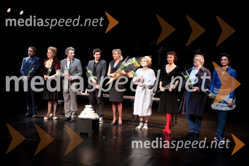 PoklonDrama o Mirjani in tistih okrog nje