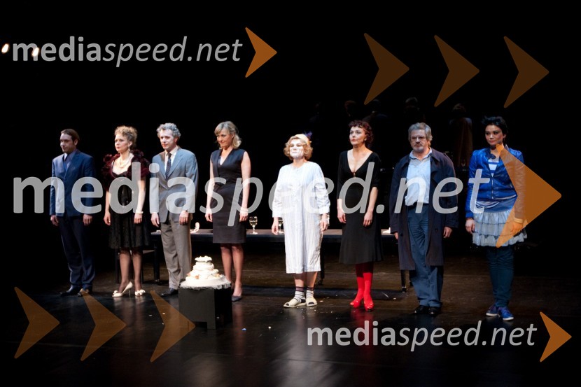 PoklonDrama o Mirjani in tistih okrog nje