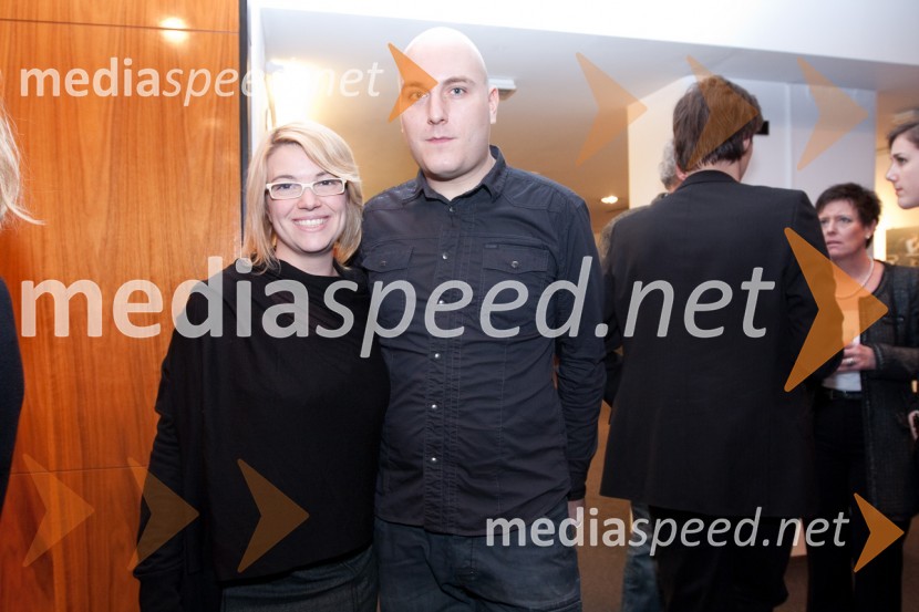 Ivano Djilas, režiserka, in njen fant Boštjan Gombač, igralec in glasbenikDrama o Mirjani in tistih okrog nje