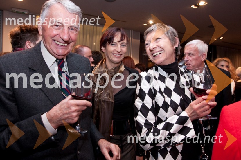 Demeter Bitenc, igralec, Majda Pintar, in Alenka Pirjevec, predsednica ZDUSDrama o Mirjani in tistih okrog nje