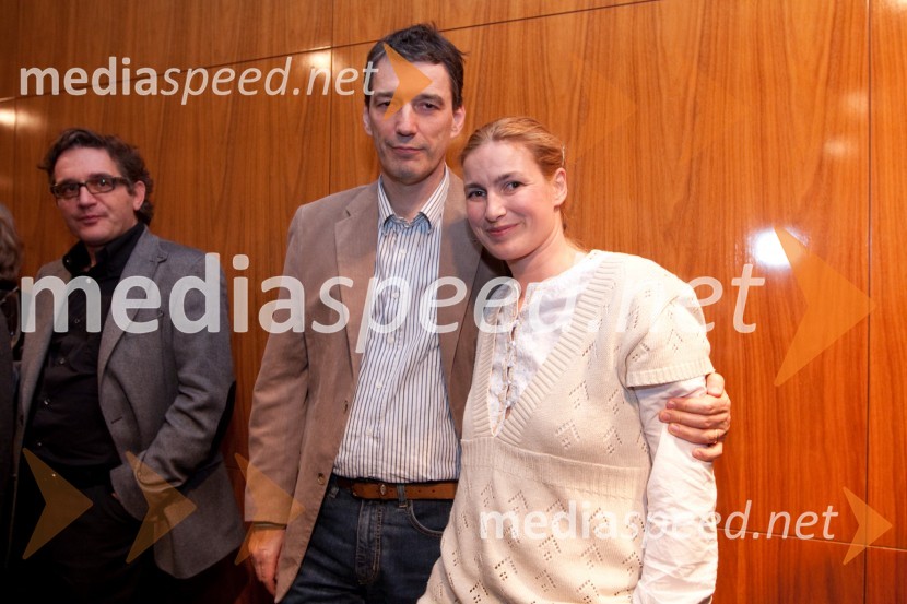 Matija Šenk, predsednik uprave KD Življenje zavarovalnica d.d. s soprogoDrama o Mirjani in tistih okrog nje