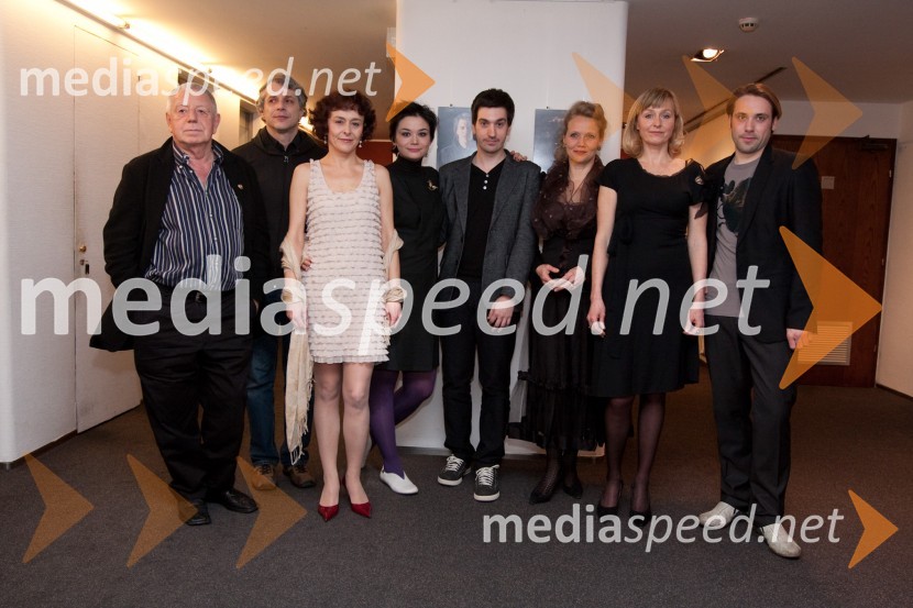 NastopajočiDrama o Mirjani in tistih okrog nje