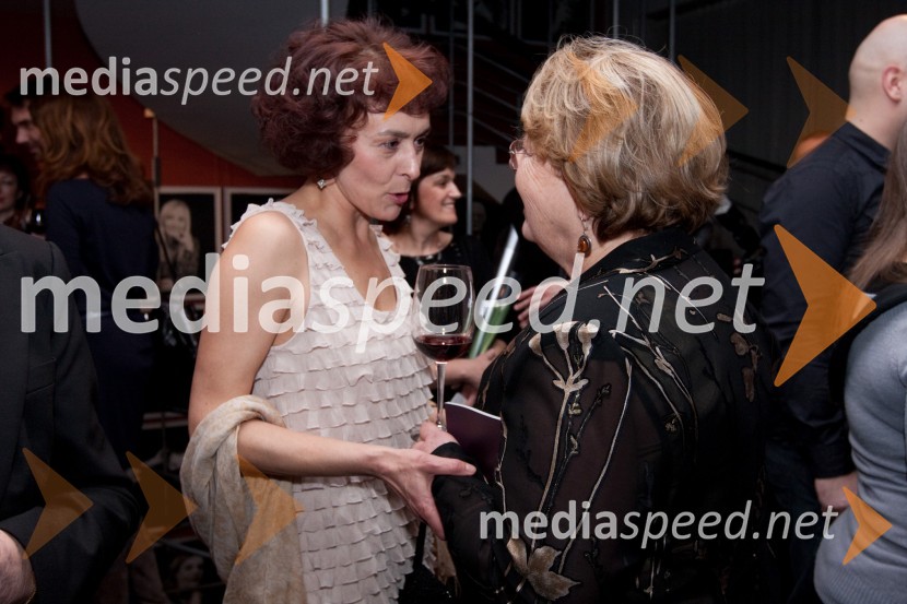 Mirjam Korbar Žlajpah, igralka in Maja Šugman, igralkaDrama o Mirjani in tistih okrog nje