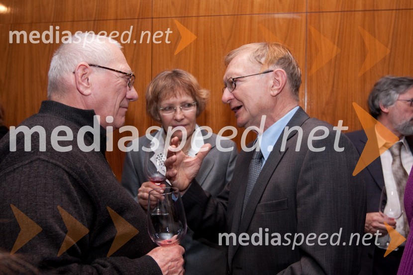 Marko Simčič, igralec, Doro Hvalica, vodja pogajalske skupine javnega sektorja in njegova soproga Cvetka ZavršnikDrama o Mirjani in tistih okrog nje