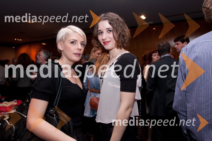 Maša Kljun, tv voditeljica in Eva Mahkovic, dramaturginjaDrama o Mirjani in tistih okrog nje