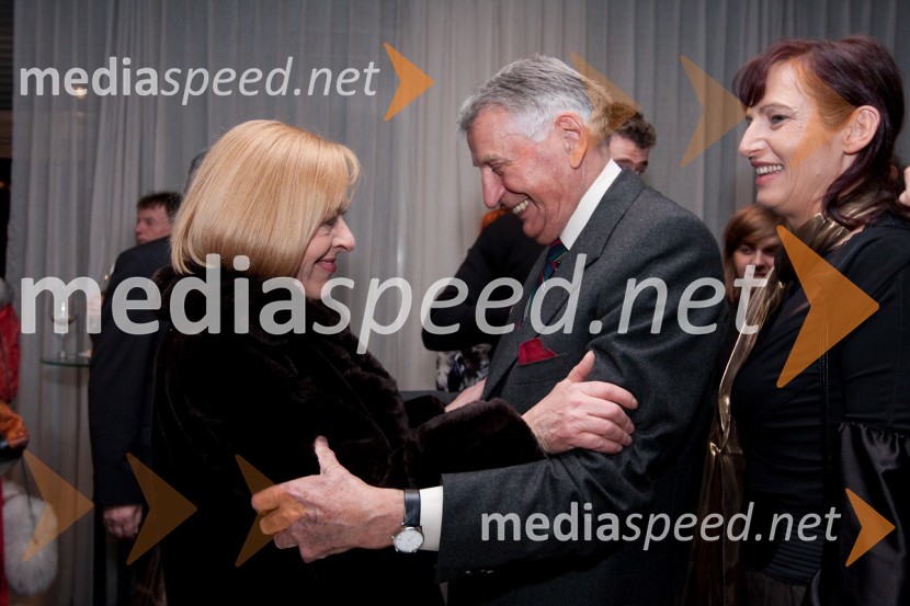 Milena Zupančič, igralka, Demeter Bitenc, igralec in spremljevalka Majda PintarDrama o Mirjani in tistih okrog nje