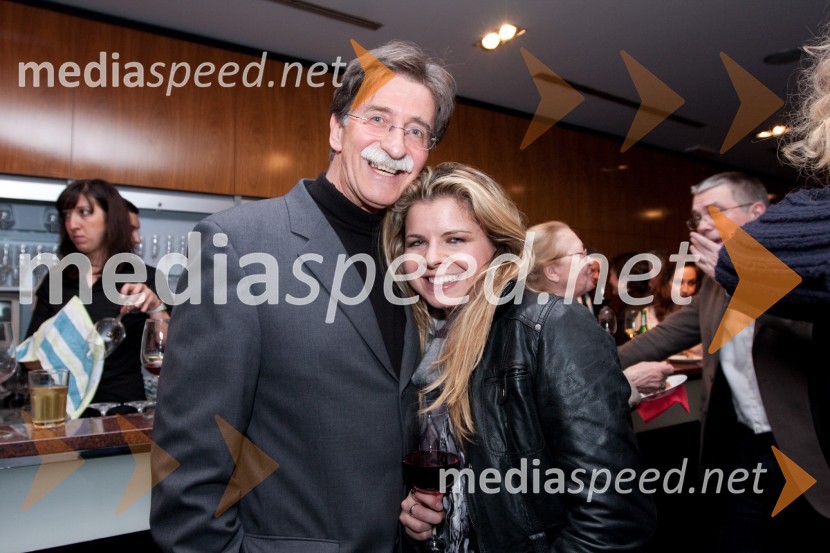 Jožko Čuk, direktor Slovenskega narodnega gledališča (SNG) Nova Gorica in Neisha, glasbenicaDrama o Mirjani in tistih okrog nje