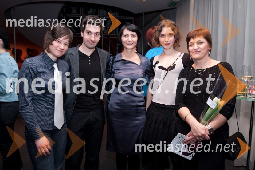 Eva Jagodic, pomočnica Dramaturginje, Ivor Martinić, avtor drame, Petra Pogorevc, dramaturginja, Eva Mahkovic, dramaturginja in Mari, mama avtorja drameDrama o Mirjani in tistih okrog nje