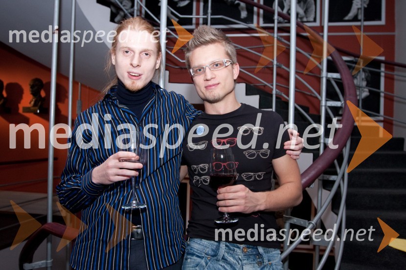 Drama o Mirjani in tistih okrog nje