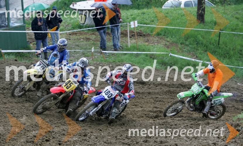 Štart v razredu veterani: Boštjan Kermavner (MK Notranjska), Andrej Rus, Janez Juhant (oba MK Bartog Fortuna) in Silvin Vesenjak (Enduro sport Mb)MOTOKROS, 3. dirka za DP, Lemberg