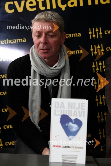 Senad Pašić, manager skupine Crvena jabukaCrvena Jabuka, novinarska konferenca