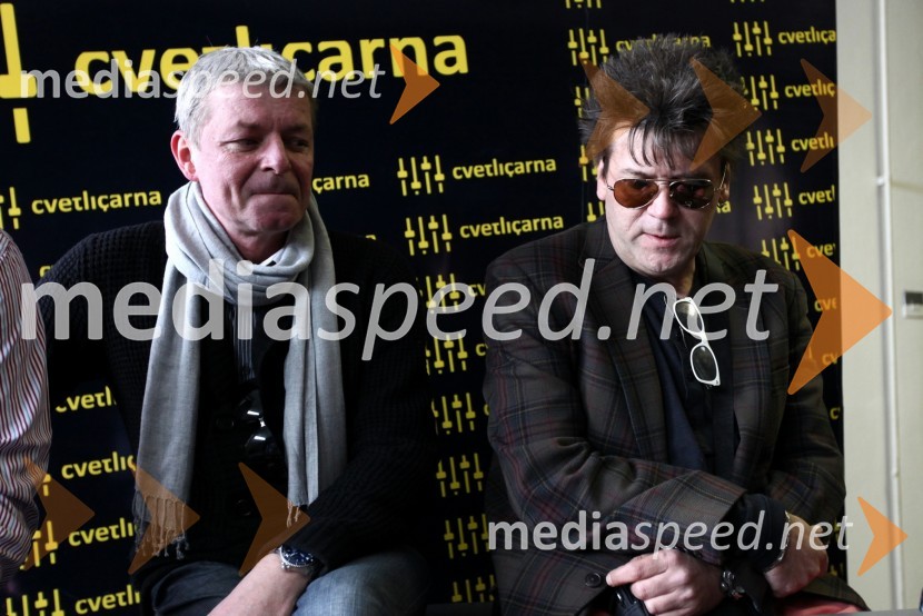 Senad Pašić, manager skupine Crvena jabuka in Dražen Žerić Žera, pevec skupine Crvena jabukaCrvena Jabuka, novinarska konferenca