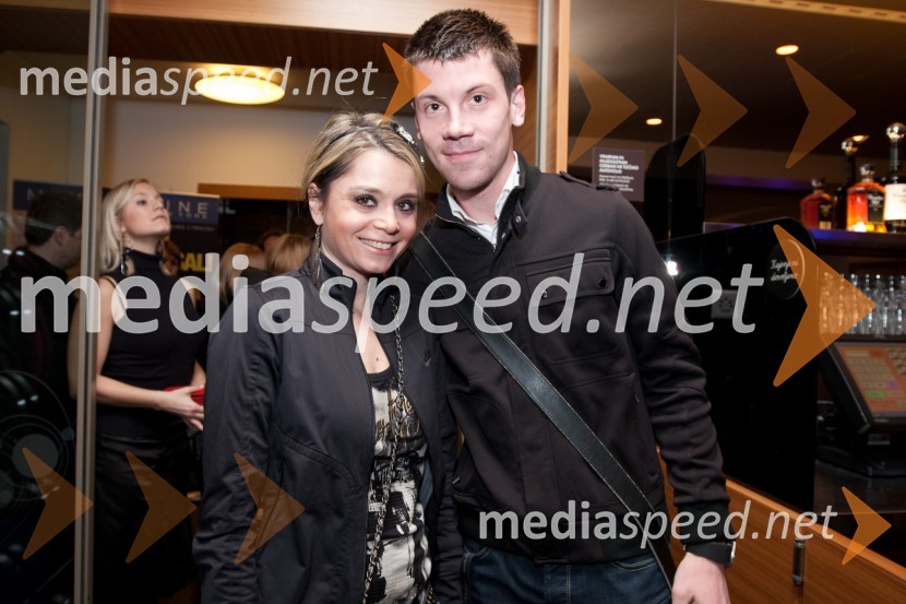 Nina Vipotnik, vodja marketinga v Emporiumu in Domen Mavrič, novinarNike zabava