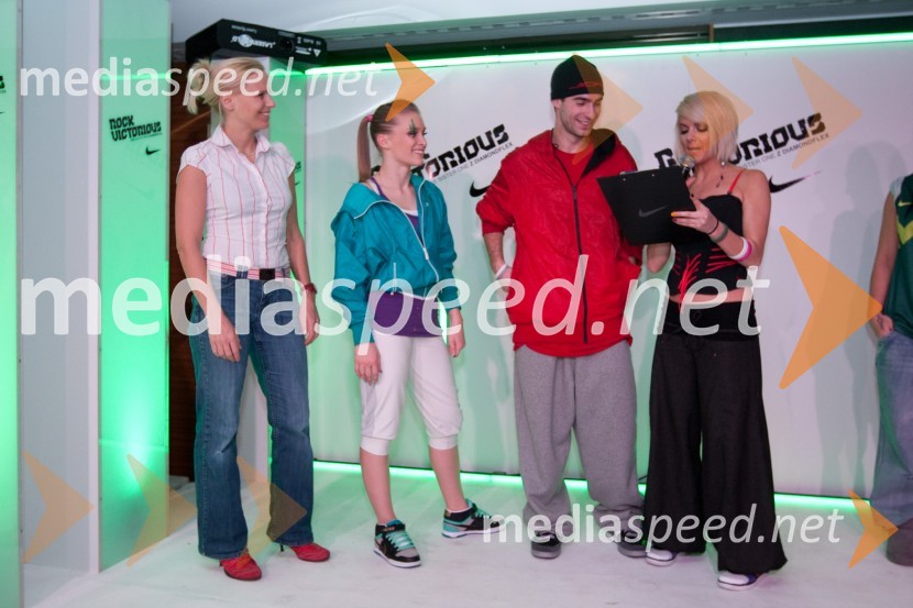 Katja Zupan, aerobična inštruktorica, plesalca in Dijana Galič, povezovalka programaNike zabava