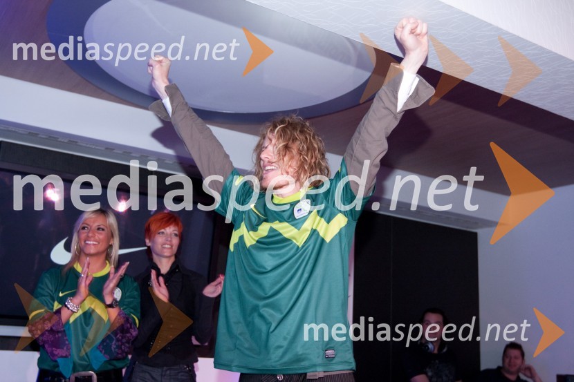 Julian Rhind Tutt, angleški igralecNike zabava