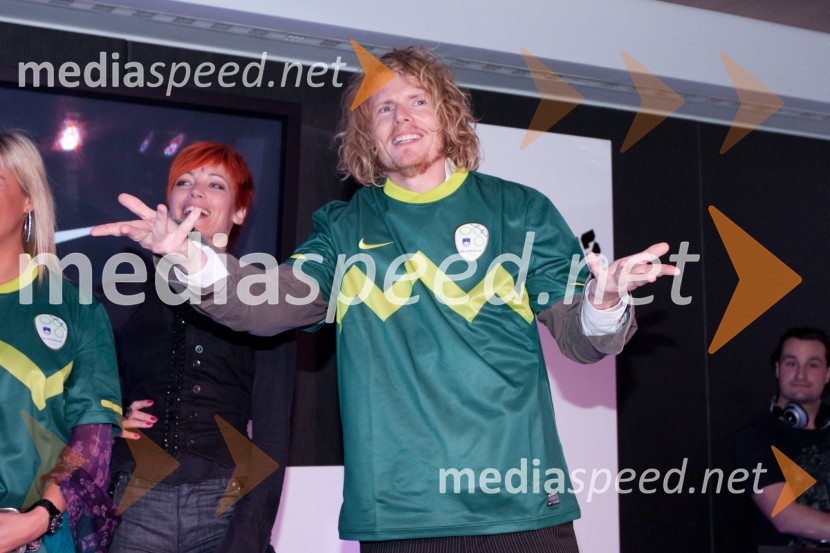 Julian Rhind Tutt, angleški igralecNike zabava