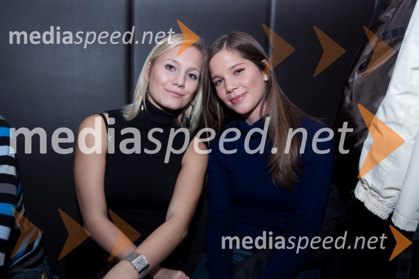 Ana Flegar, hostesa in Anja Milekšič, manekenkaNike zabava