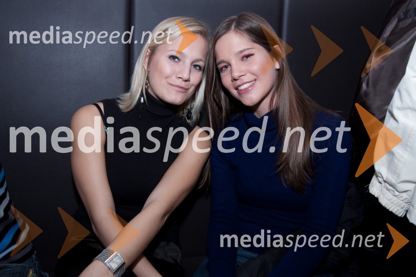 Ana Flegar, hostesa in Anja Milekšič, manekenkaNike zabava