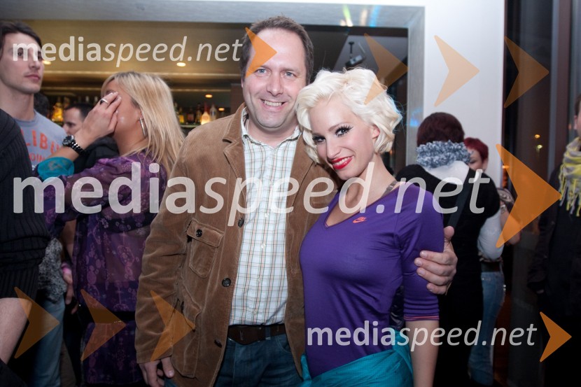 Robert Bogataj, TV voditelj in Alya, pevkaNike zabava