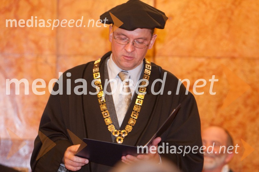 prof. dr. Valentin Bucik, dekan Filozofske fakultetePromocija doktorjev znanosti na Univerzi v Ljubljani