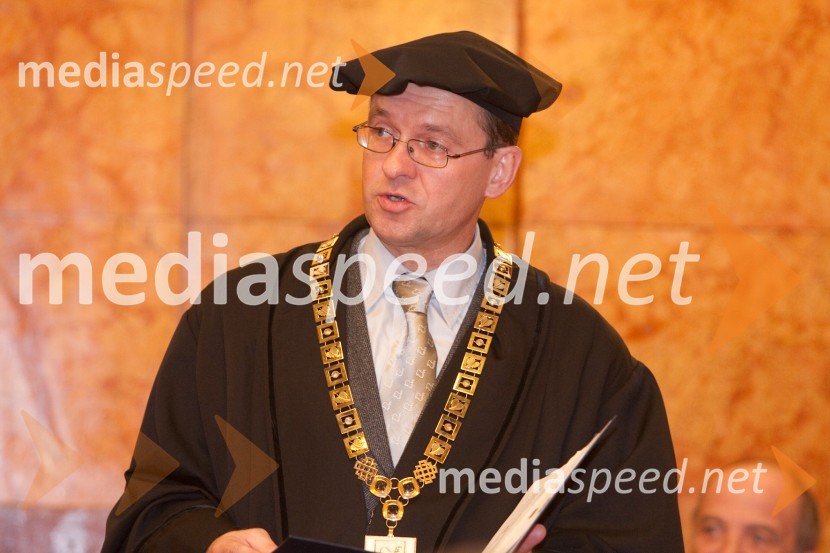 prof. dr. Valentin Bucik, dekan Filozofske fakultetePromocija doktorjev znanosti na Univerzi v Ljubljani