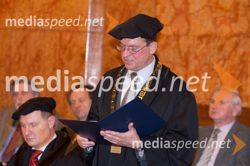 prof. dr. Valentin Bucik, dekan Filozofske fakultetePromocija doktorjev znanosti na Univerzi v Ljubljani