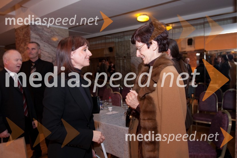 Janja Pušelj in Verena Šulek, članica mednarocne profesionalne plesne zveze, sodnicaPriznanja Plesne Zveze Slovenije za leto 2009