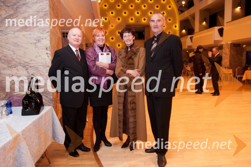 Zoran Klun, Plesna zveza Slovenije, dr. Meta Zagorc, plesna strokovnjakinja, Verena Šulek, članica mednarocne profesionalne plesne zveze, sodnica in Niko BasaričPriznanja Plesne Zveze Slovenije za leto 2009