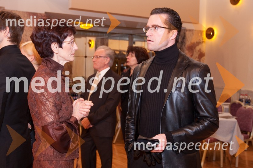Verena Šulek, članica mednarocne profesionalne plesne zveze, sodnica in Andrej Škufca, nekdanji plesalecPriznanja Plesne Zveze Slovenije za leto 2009