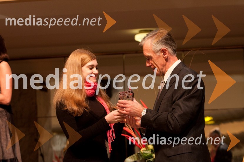 Petra Zupančič, pelsalka in Drago Šulek, predsednik Plesne zveze SlovenijePriznanja Plesne Zveze Slovenije za leto 2009