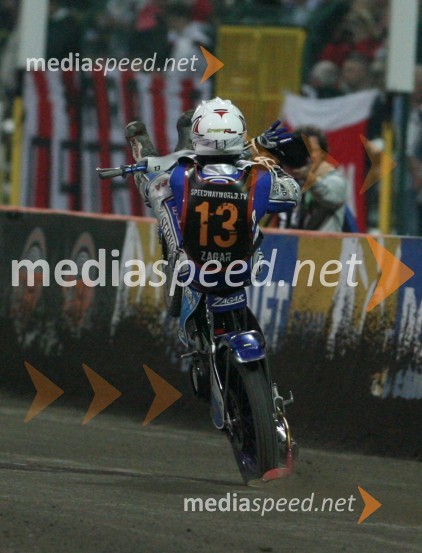 Matej Žagar (Slovenija) v pozdravnem krogu svojim navijačemSPEEDWAY GRAND PRIX, VN Evrope 2006, dirka