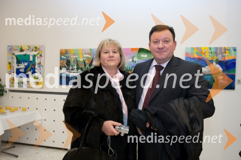 Stanislav Krulić, vojaški ataše na hrvaški ambasadi in soproga KsenijaOdprtje razstave Nenada Marasovića