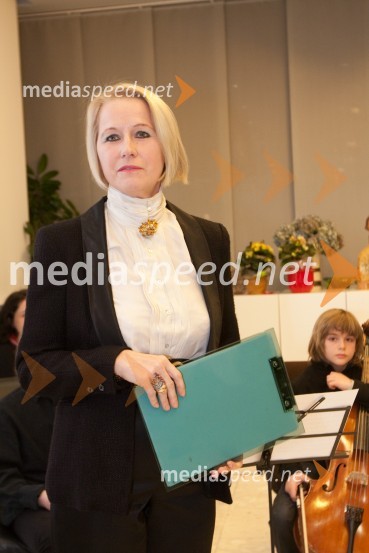 Katjuša Rojac, vodja galerije Loterije SlovenijaOdprtje razstave Nenada Marasovića