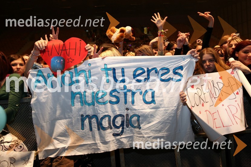 OboževalkeAnahi, koncert pevke nekdanje skupine Rebelde