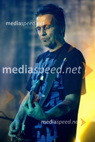 Damir Gonz, kitarist skupine Crvena JabukaCrvena jabuka, koncert ob 25. obletnici delovanja
