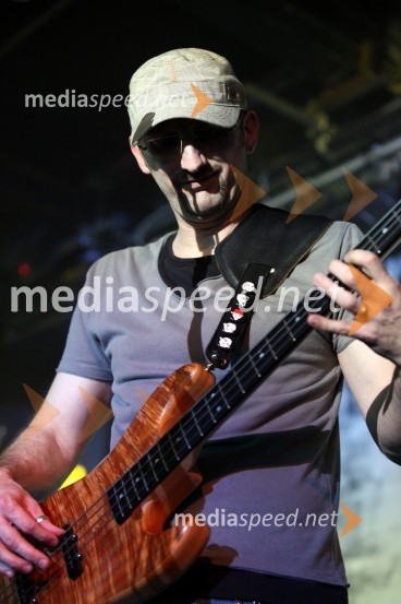 Krešimir Kaštelan, basist skupine Crvena jabukaCrvena jabuka, koncert ob 25. obletnici delovanja