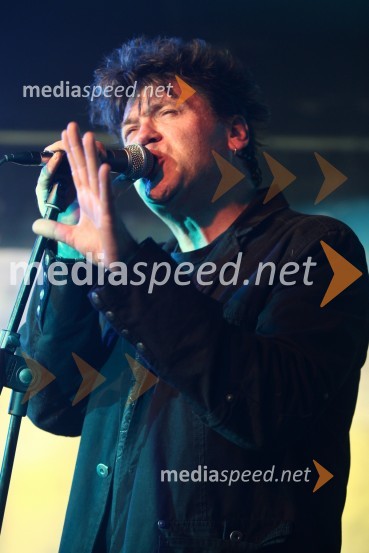 Dražen Žerić Žera, pevec skupine Crvena jabukaCrvena jabuka, koncert ob 25. obletnici delovanja