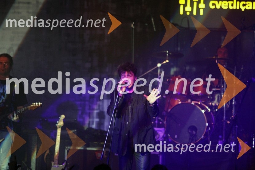 Dražen Žerić Žera, pevec skupine Crvena jabukaCrvena jabuka, koncert ob 25. obletnici delovanja