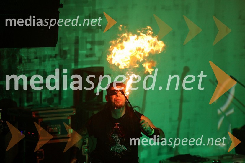 Bruhalec ognjaBite me, koncert skupine Billy's private parking