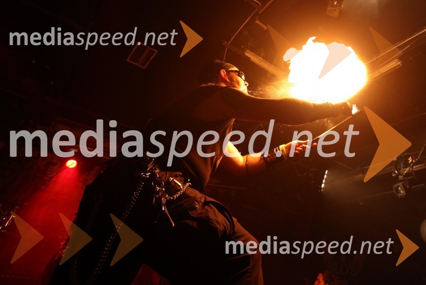 Bruhalec ognjaBite me, koncert skupine Billy's private parking