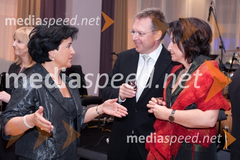 Branka Neffat, članica Nadzornega sveta Slovenskih železnic, Roland Grilc in soproga Veronika Grilc17. Koroški večer s plesom