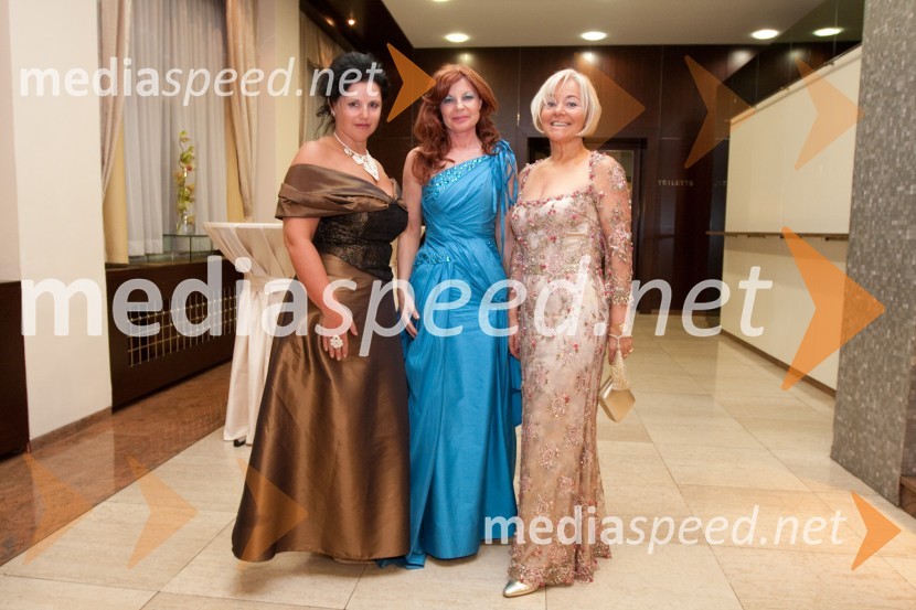 Katja Jurgec Bricman, Porcelan Catbriyur, Darja Kuhar Kotnik in Daniela Čehovin, uvoznica blagovne znamke Escada17. Koroški večer s plesom