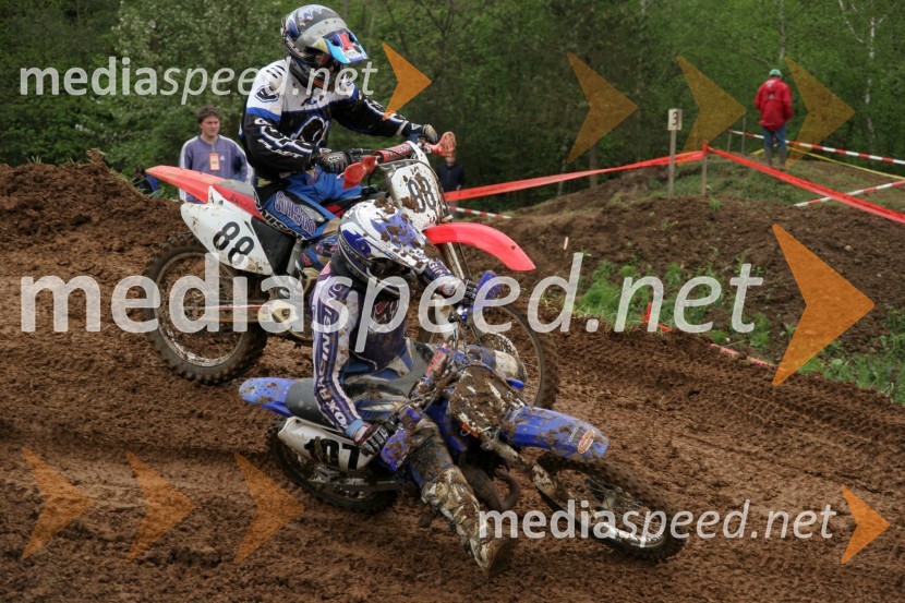 Miloš Sojer (AMD Buhc) in Jani Perovšek (AMD Šentvid)MOTOKROS, 4. dirka za DP, Semič