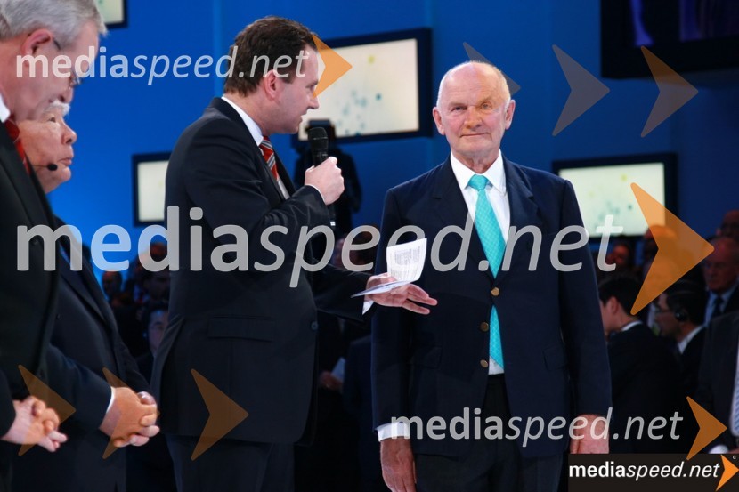 moderator in Ferdinand PiechVolkswagen group dogodek